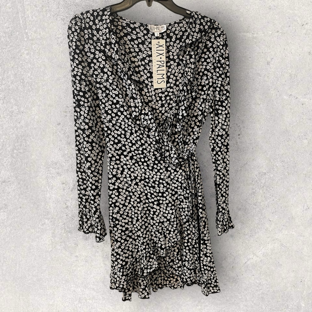 NWT XIX  (Nineteen) Palms Black and White Floral Long Sleeve Wrap Dress
